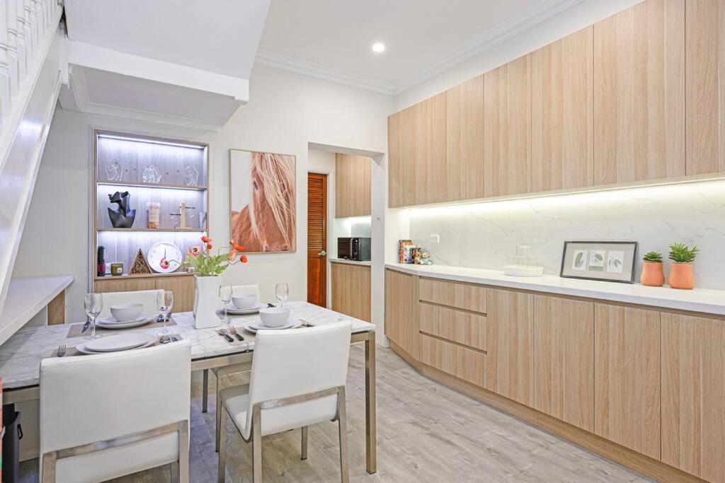 Cozy 3 Bedroom Terrace In Cbd Holiday home Sydney