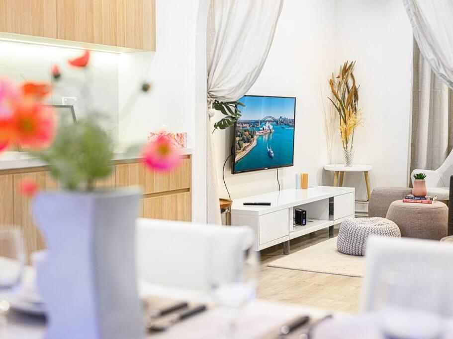 Cozy 3 Bedroom Terrace In Cbd *